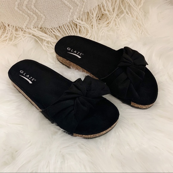 NEW Jayla Slip Ons- in Black - Picture 2 of 6